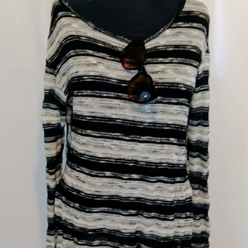 Thin cool sweater/ Cover up